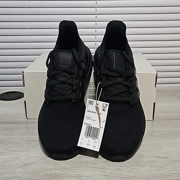 NWT Adidas UBOUNCE DNA Women's Shoes - All Black - IG6023 - Picture 3 of 6